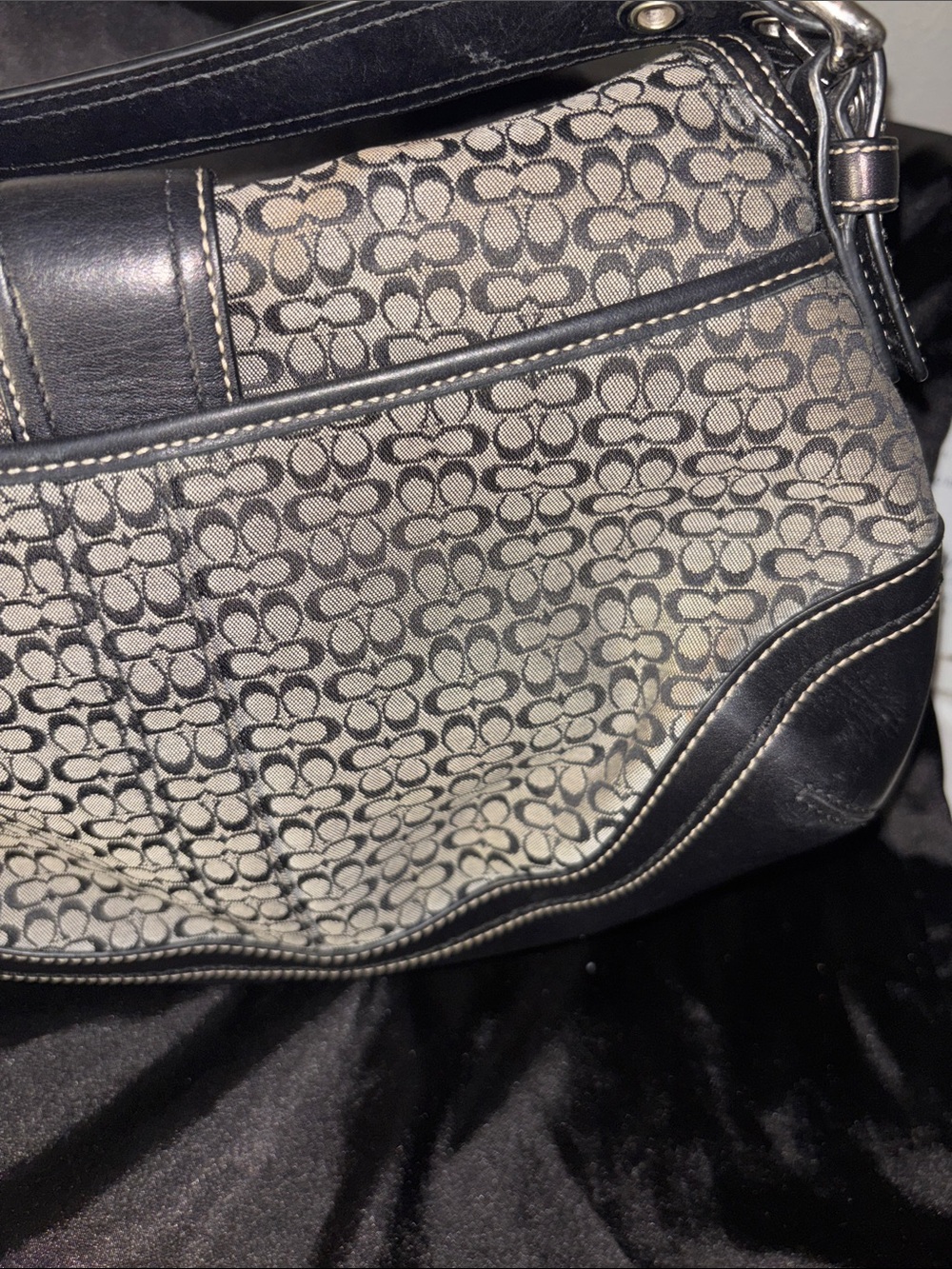 Stains Coach Soho signature monogram jacquard shoulder bag with leather trim - Picture 7 of 11